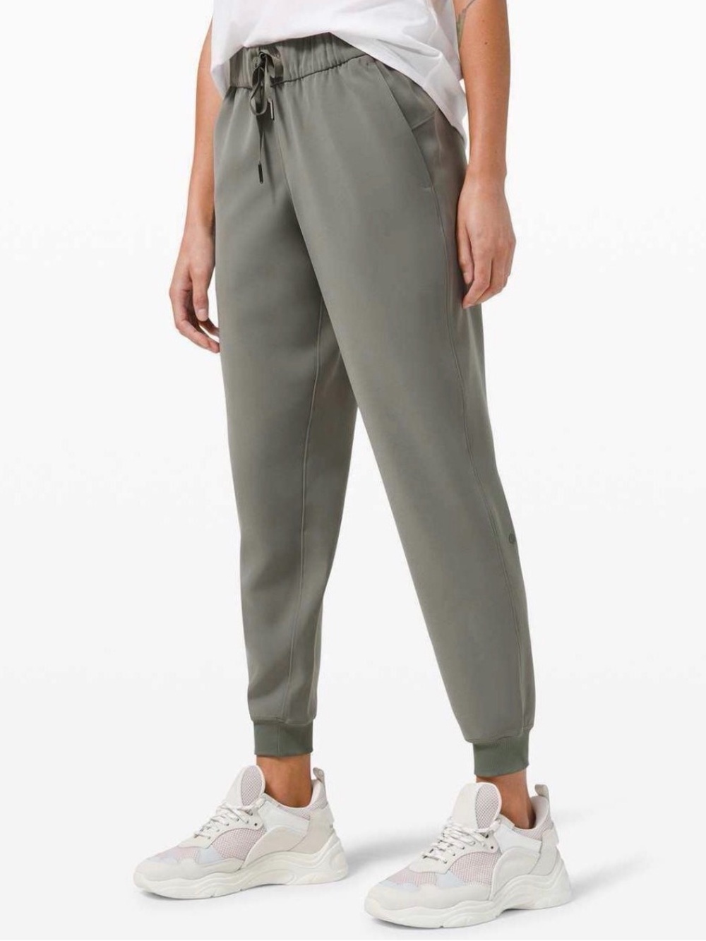 Lululemon “On the Fly” size 8- Like new